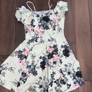 ❤️White floral dress